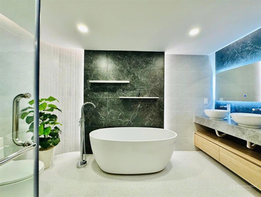Nhà hẻm xe hơi thôngnguyễn văn khối phường 9diện tích 4m x 13m. 3 lầu3 phòng4wc7,4 tỷ