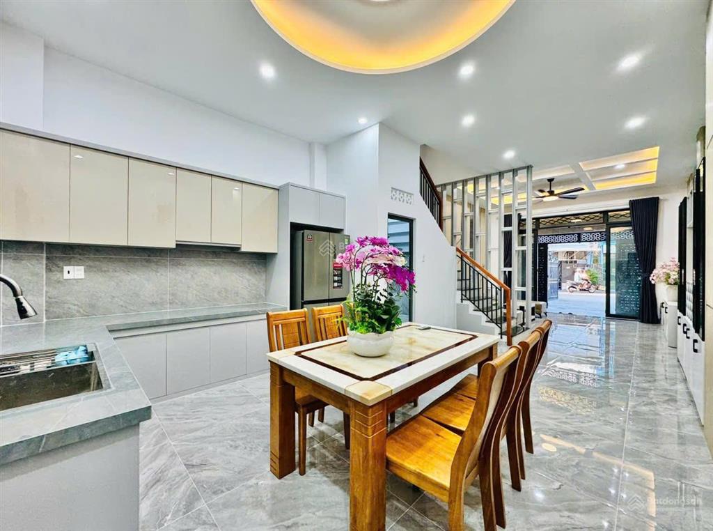 Nhà hẻm 5m thống nhất, phường 11diện tích 4,9mx15m 3 lầu 4 phòng 5wc = 8,2 tỷ