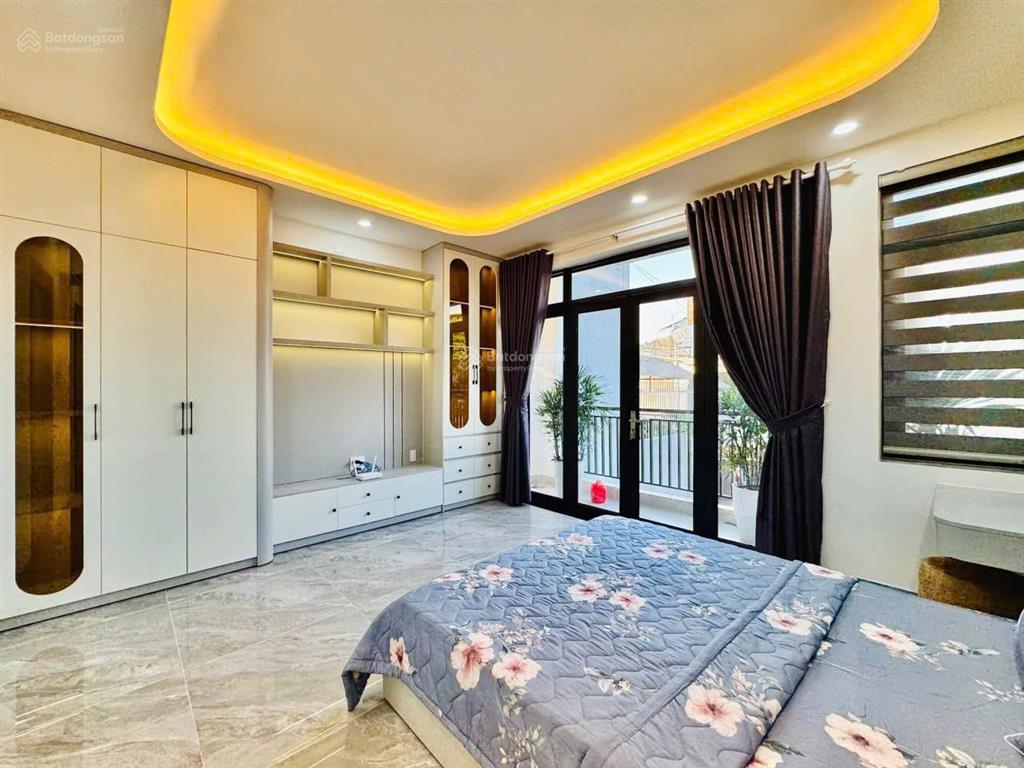 Nhà hẻm 5m thống nhất, phường 11diện tích 4,9mx15m 3 lầu 4 phòng 5wc = 8,2 tỷ