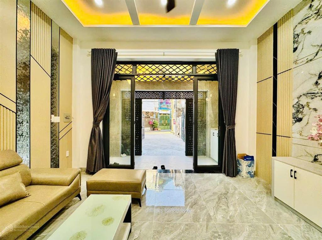 Nhà hẻm 5m thống nhất, phường 11diện tích 4,9mx15m 3 lầu 4 phòng 5wc = 8,2 tỷ