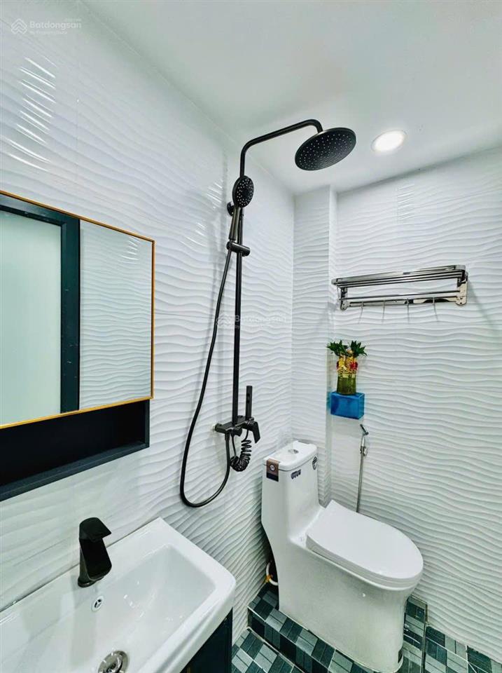 Siêu phẩm quang trung phường 10, 4m x 10m  3 lầu, 4 phòng ngủ, 5wc, 6,5 tỷ