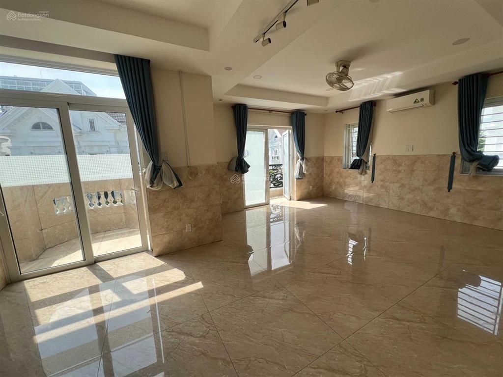 Căn góc cityland garden hills, phường 5  emart =14x20m, hầm, 4 lầu 10pn, có thang máy= 60 triệu/th