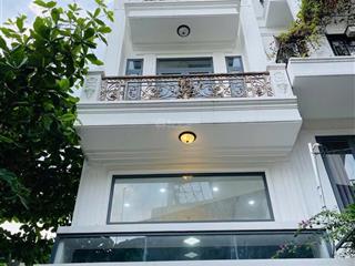 Nhà hẻm thông 8mnguyễn văn lượng phường 17diện tích 4x17m4 lầu5 phòng5wc=20 triệu/tháng