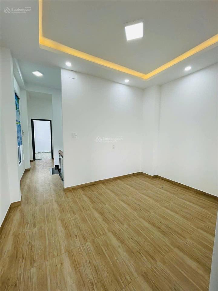 Nhà hẻm thông 8m, nguyễn văn lượng phường 17, diện tích 4x17m, 4 lầu  5 phòng 5wc=20 triệu/tháng