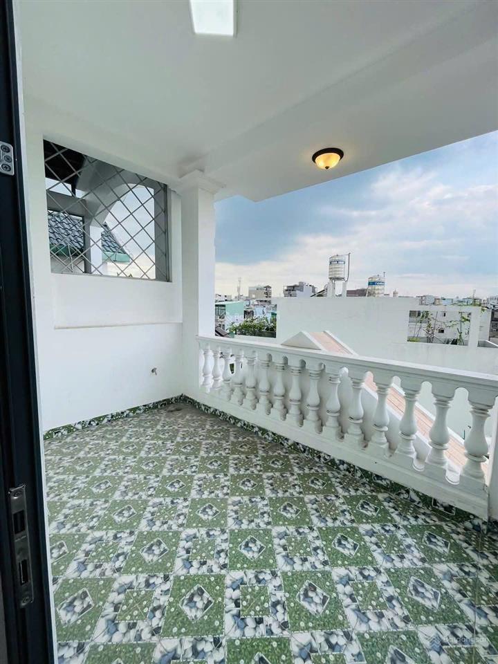 Nhà hẻm thông 8m, nguyễn văn lượng phường 17, diện tích 4x17m, 4 lầu  5 phòng 5wc=20 triệu/tháng