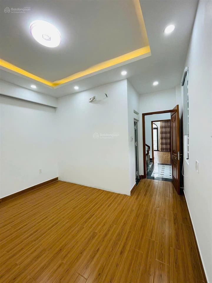 Nhà hẻm thông 8m, nguyễn văn lượng phường 17, diện tích 4x17m, 4 lầu  5 phòng 5wc=20 triệu/tháng