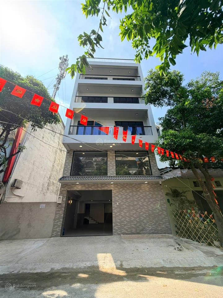 Tòa nhà mới xây đường rộng 8m  gần chợ căn cứ, diện tích 7x15m  5 lầu sàn suốt (có thang máy)