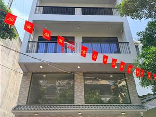 Tòa nhà mới xây đường rộng 8m  gần chợ căn cứ, diện tích 7x15m  5 lầu sàn suốt (có thang máy)