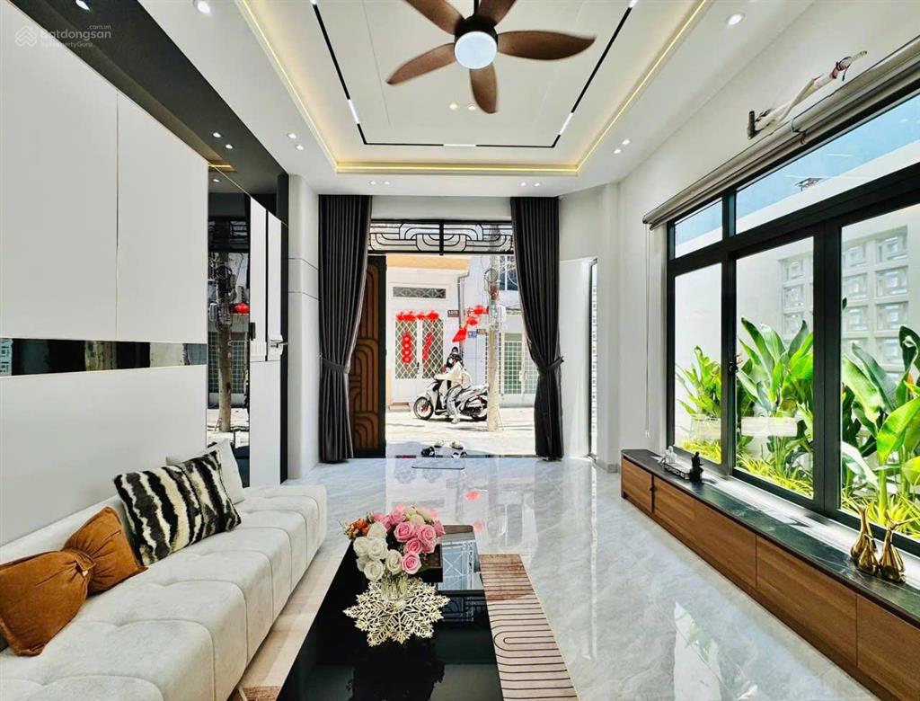 Nhà mới xây căn góc phan văn trị phường 7 đối diện vincom.4,2x13m 4 lầufull nội thất cao cấp