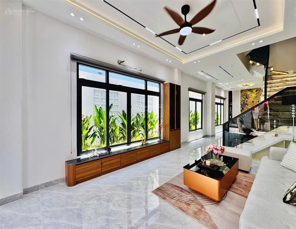 Nhà mới xây căn góc phan văn trị phường 7 đối diện vincom.4,2x13m 4 lầufull nội thất cao cấp