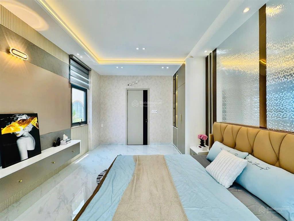 Nhà mới xây căn góc phan văn trị phường 7 đối diện vincom.4,2x13m 4 lầufull nội thất cao cấp