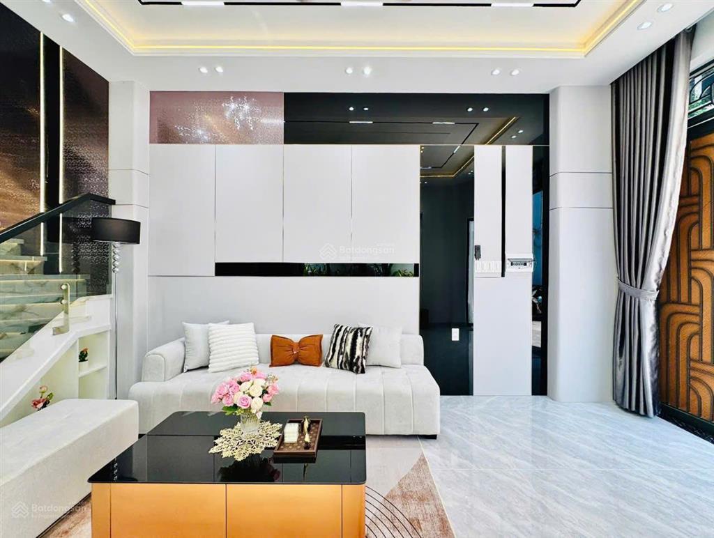 Nhà mới xây căn góc phan văn trị phường 7 đối diện vincom.4,2x13m 4 lầufull nội thất cao cấp