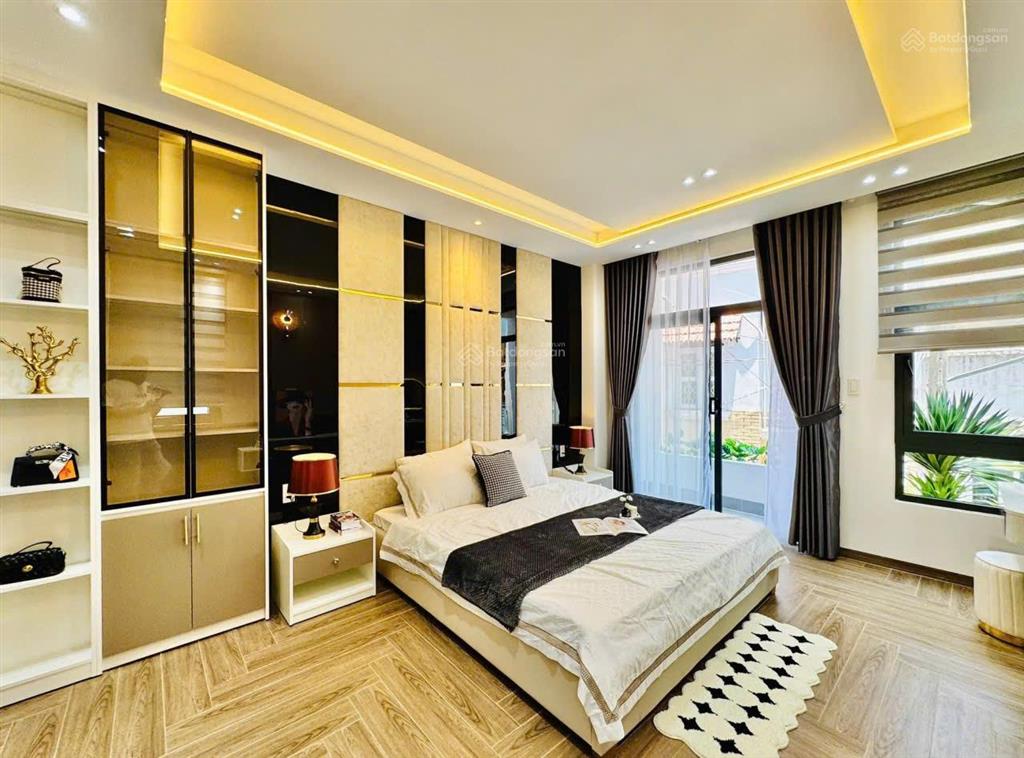 Nhà mới xây căn góc phan văn trị phường 7 đối diện vincom.4,2x13m 4 lầufull nội thất cao cấp