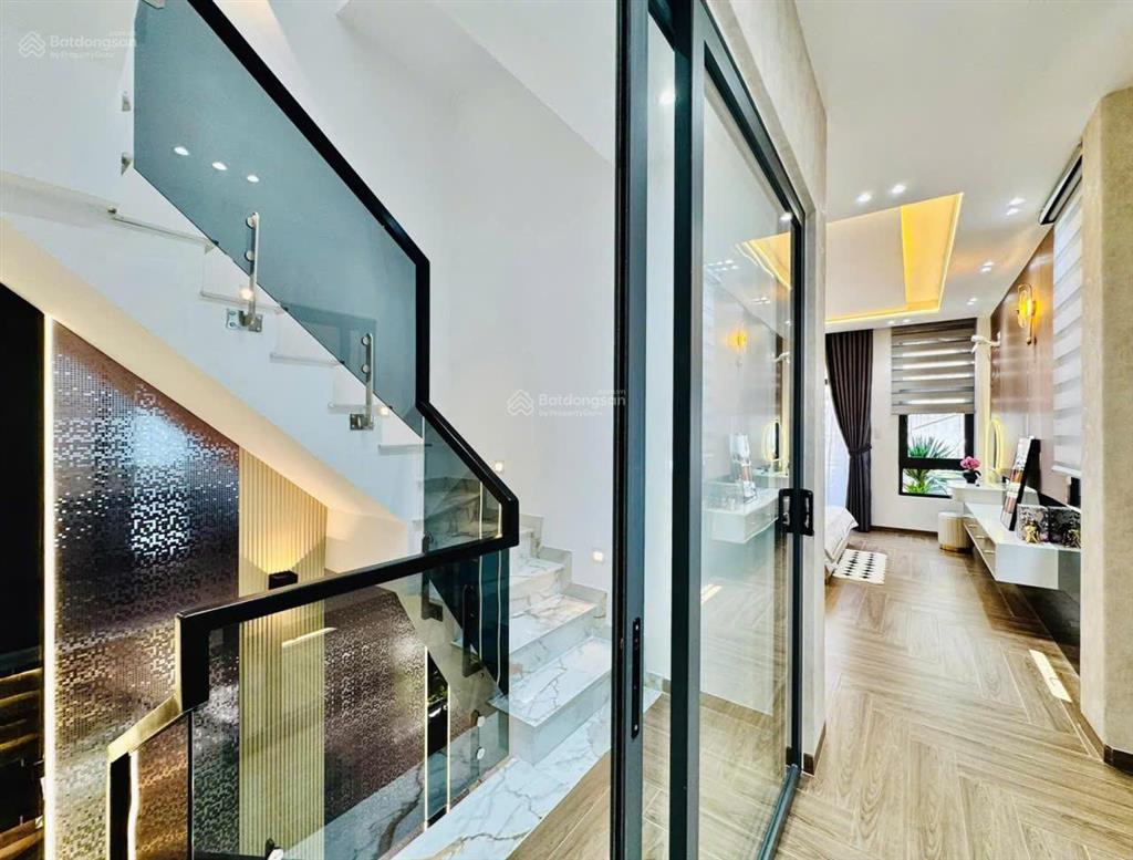 Nhà mới xây căn góc phan văn trị phường 7 đối diện vincom.4,2x13m 4 lầufull nội thất cao cấp
