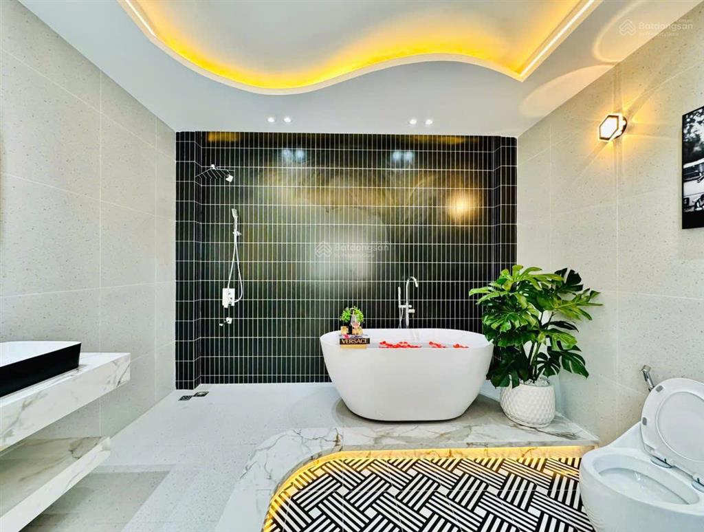 Nhà mới xây căn góc phan văn trị phường 7 đối diện vincom.4,2x13m 4 lầufull nội thất cao cấp
