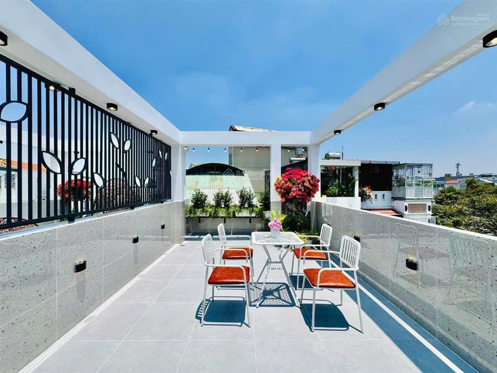 Nhà mới xây căn góc phan văn trị phường 7 đối diện vincom.4,2x13m 4 lầufull nội thất cao cấp