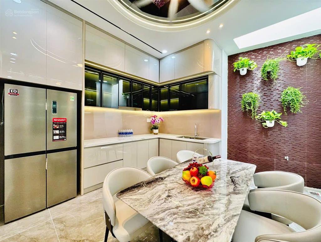 Nhà hẻm xe hơi, thống nhất p16, 4,3x13m 3 lầu 4 phòng, 5wc  gần cityland park hills =8,2 tỷ