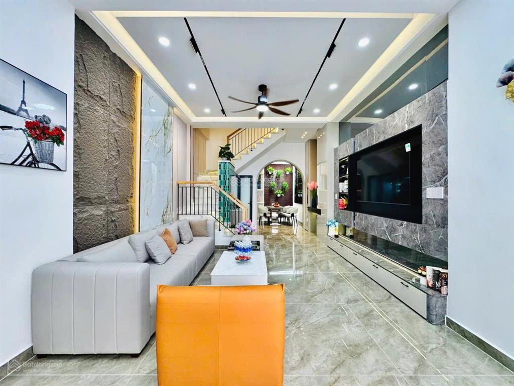 Nhà hẻm xe hơi, thống nhất p16, 4,3x13m 3 lầu 4 phòng, 5wc  gần cityland park hills =8,2 tỷ