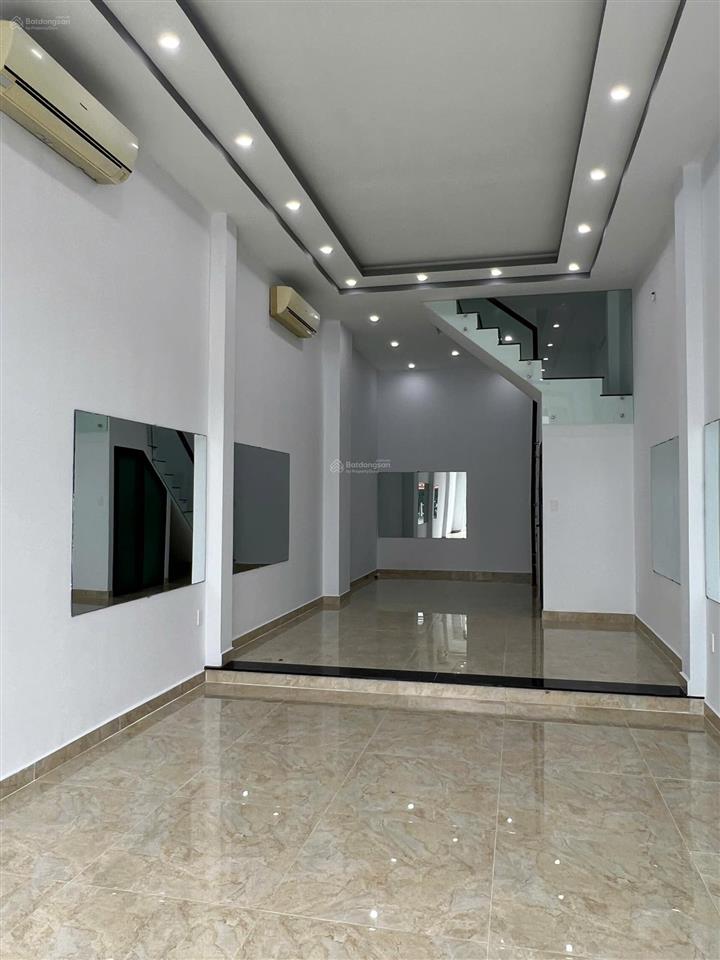 Nhà mặt tiền lê văn thọ p11 gần chợ hạnh thông tây. 4x16m trệt2 lầu trống suốt 26 triệu/