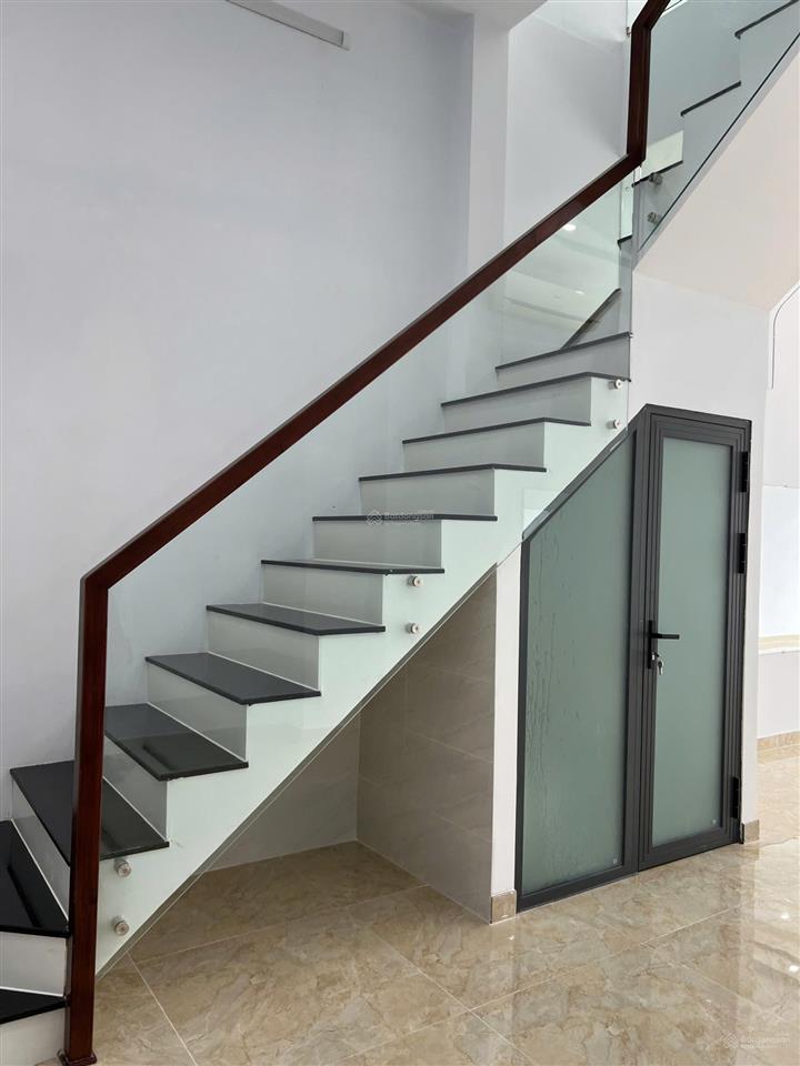 Nhà mặt tiền lê văn thọ p11 gần chợ hạnh thông tây. 4x16m trệt2 lầu trống suốt 26 triệu/