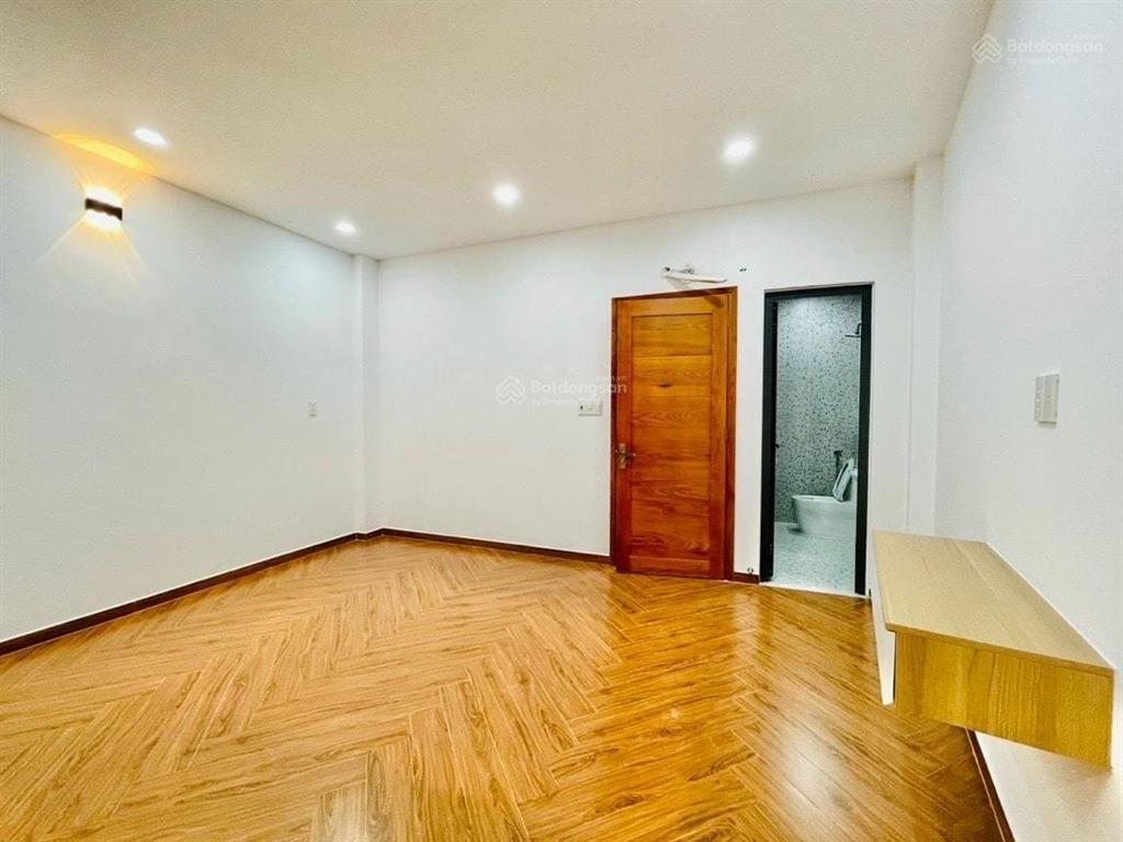 Nhà hẻm 4m quang trung p11 diện tích 4x13m  3 lầu 5pn 3wc = 15 triệu  gần chợ hạnh thông tây