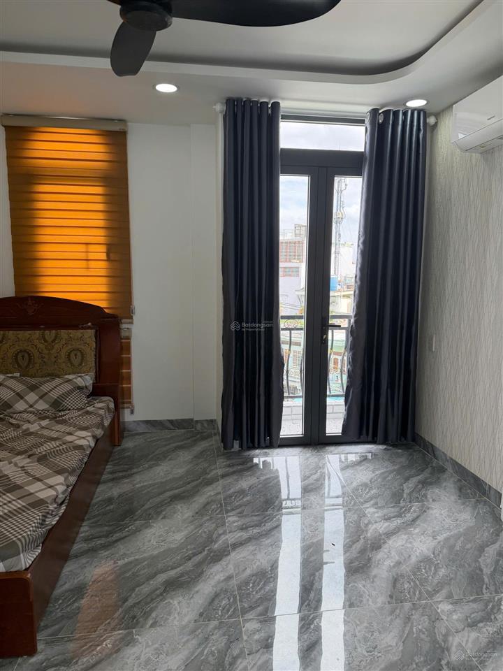 Nhà full nội thất hẻm 7 nguyễn tư giản p12  có thang máy 4x15m  4 lầu 4pn 5wc = 25 triệu/tháng