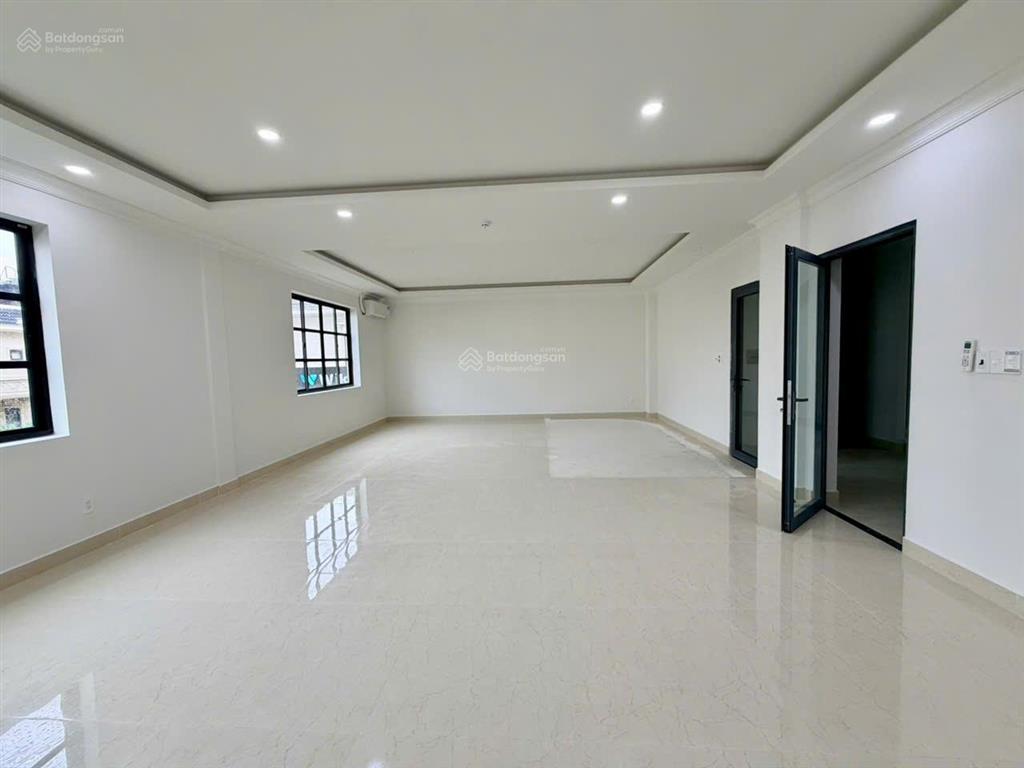 Cityland park hills mặt tiền nguyễn văn lượng p10 diện tích 10x20m 4 lầu thang máy