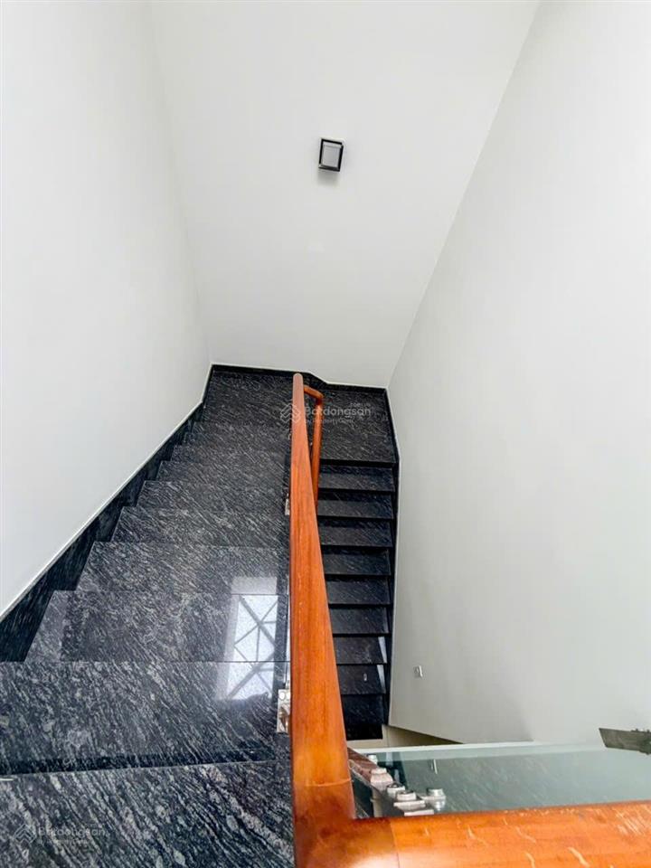 Cityland park hills mặt tiền nguyễn văn lượng p10 diện tích 10x20m 4 lầu thang máy
