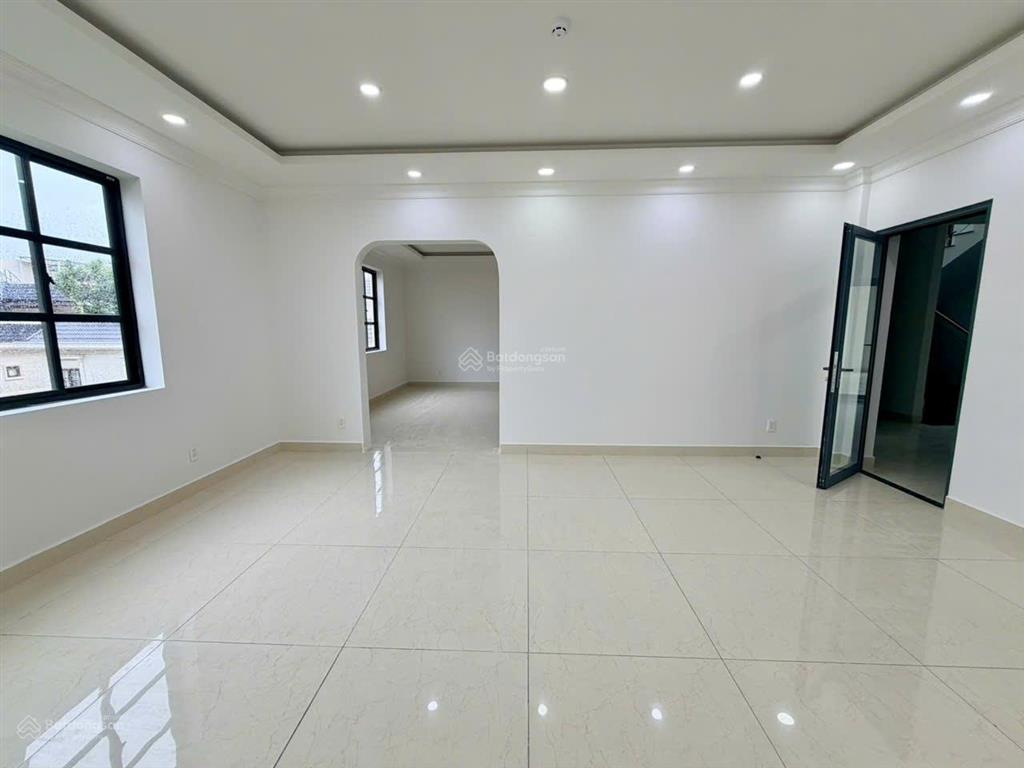 Cityland park hills mặt tiền nguyễn văn lượng p10 diện tích 10x20m 4 lầu thang máy