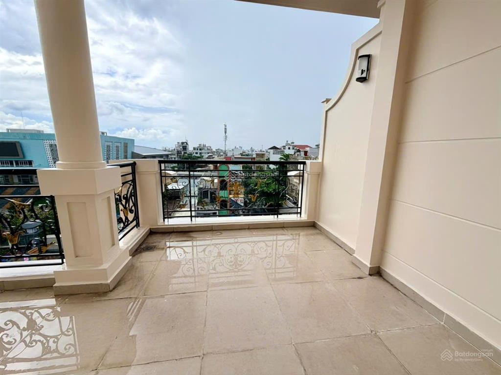 Cityland park hills mặt tiền nguyễn văn lượng p10 diện tích 10x20m 4 lầu thang máy