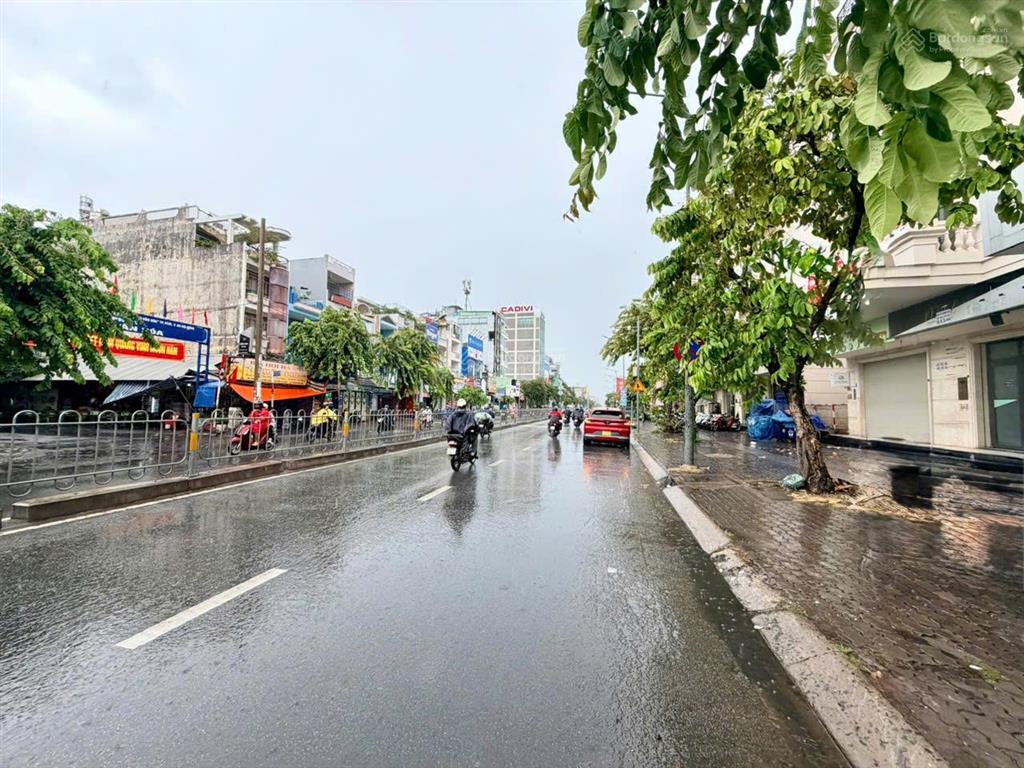 Cityland park hills mặt tiền nguyễn văn lượng p10 diện tích 10x20m 4 lầu thang máy