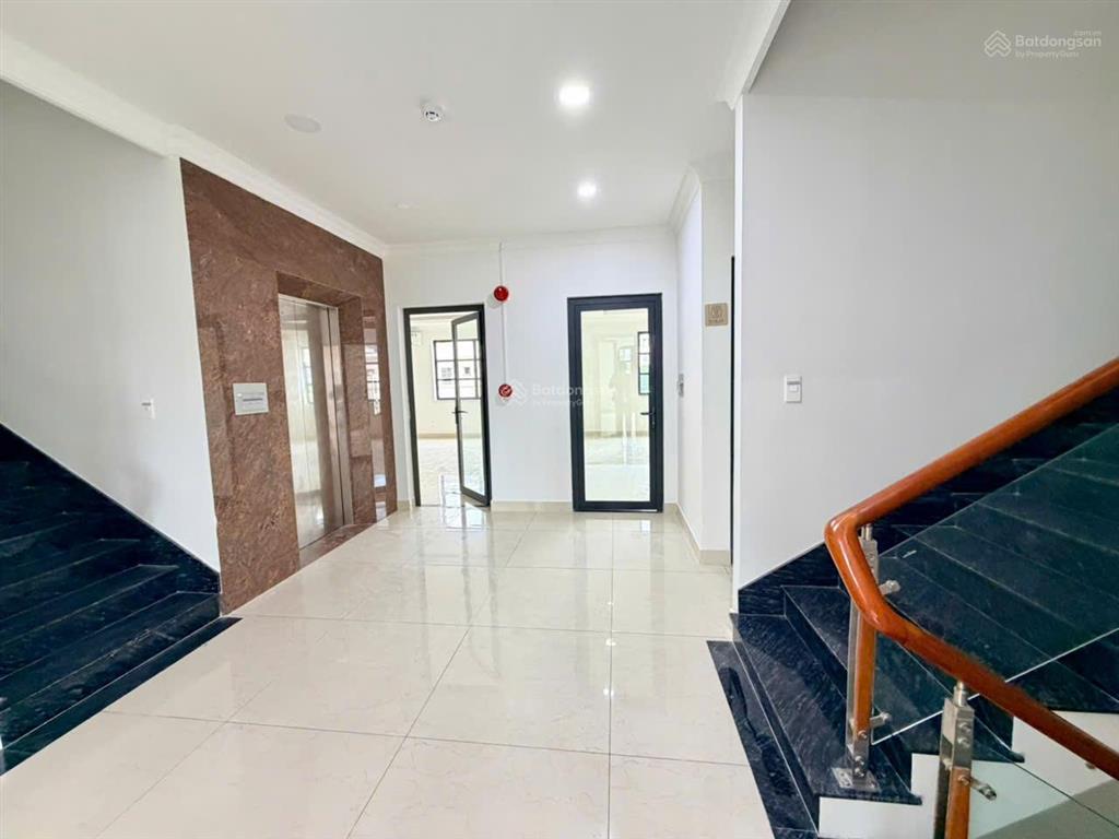 Cityland park hills mặt tiền nguyễn văn lượng p10 diện tích 10x20m 4 lầu thang máy