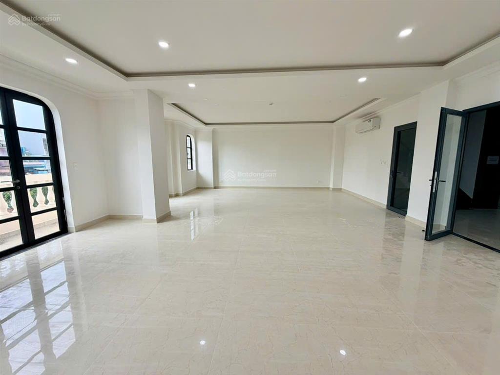 Cityland park hills mặt tiền nguyễn văn lượng p10 diện tích 10x20m 4 lầu thang máy