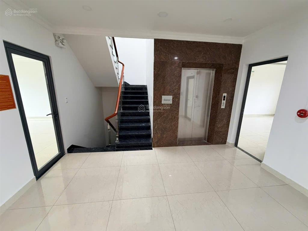 Cityland park hills mặt tiền nguyễn văn lượng p10 diện tích 10x20m 4 lầu thang máy