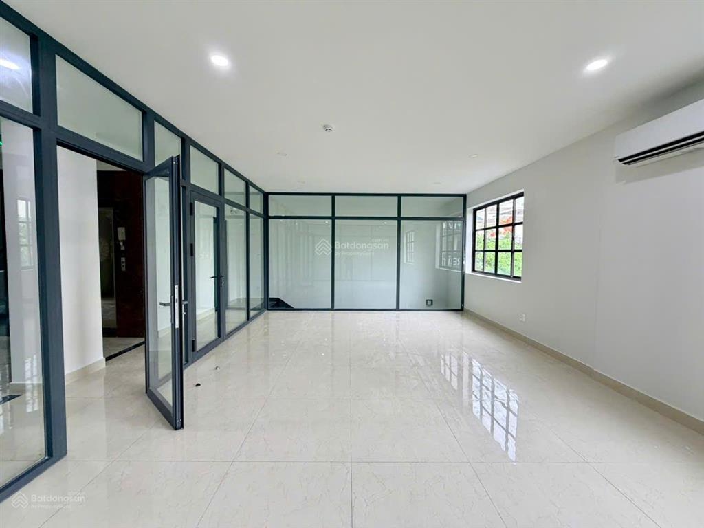 Cityland park hills mặt tiền nguyễn văn lượng p10 diện tích 10x20m 4 lầu thang máy