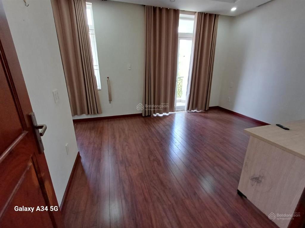 Biệt thự cityland garden hills phường 5  dt 6x20m  hầm  4 lầu  5 phòng  5 wc  40 triệu/tháng