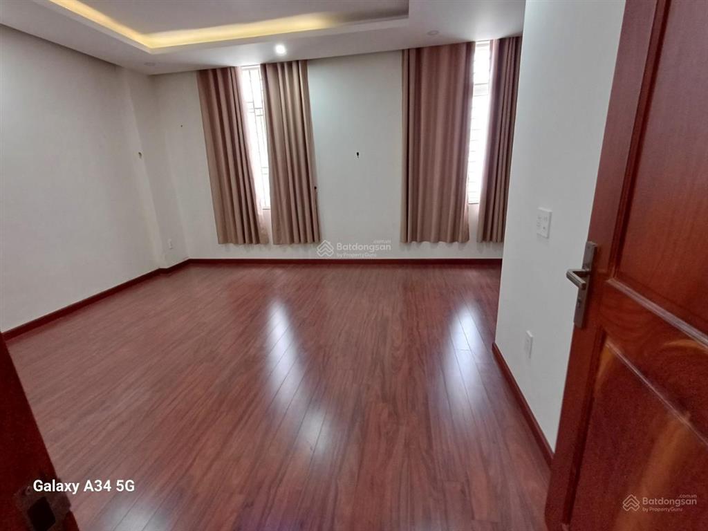 Biệt thự cityland garden hills phường 5  dt 6x20m  hầm  4 lầu  5 phòng  5 wc  40 triệu/tháng