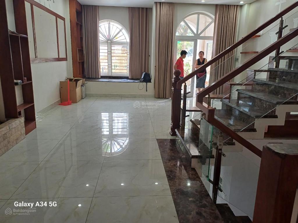 Biệt thự cityland garden hills phường 5  dt 6x20m  hầm  4 lầu  5 phòng  5 wc  40 triệu/tháng