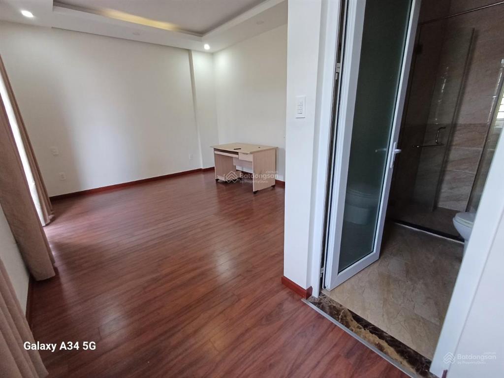 Biệt thự cityland garden hills phường 5  dt 6x20m  hầm  4 lầu  5 phòng  5 wc  40 triệu/tháng
