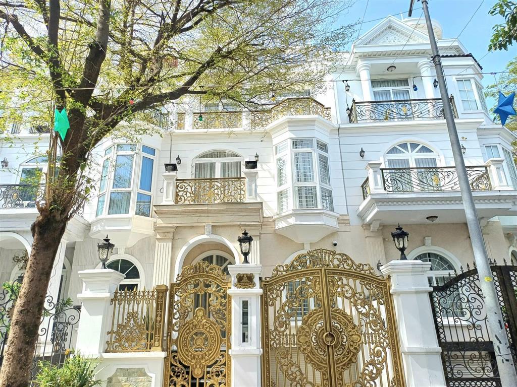 Biệt thự cityland garden hills phường 5  dt 6x20m  hầm  4 lầu  5 phòng  5 wc  40 triệu/tháng
