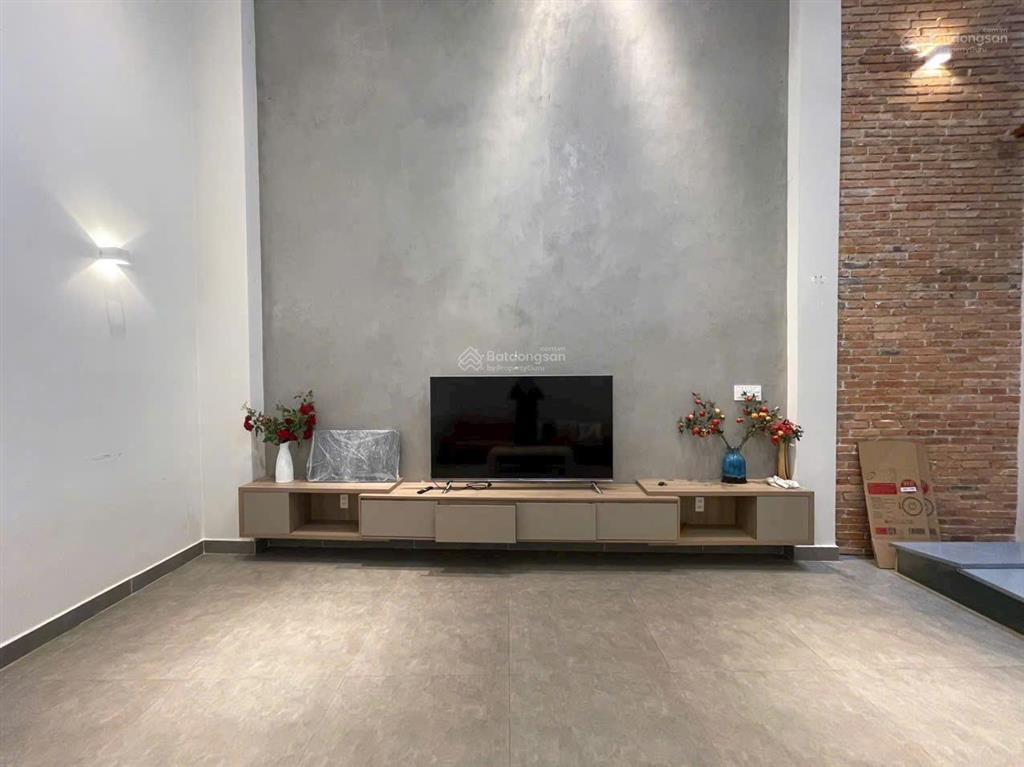 Nhà full nội thấthẻm xe hơinguyễn văn khối p8diện tích 5x19m 4 lầu4pn 5wc=25 tr/th