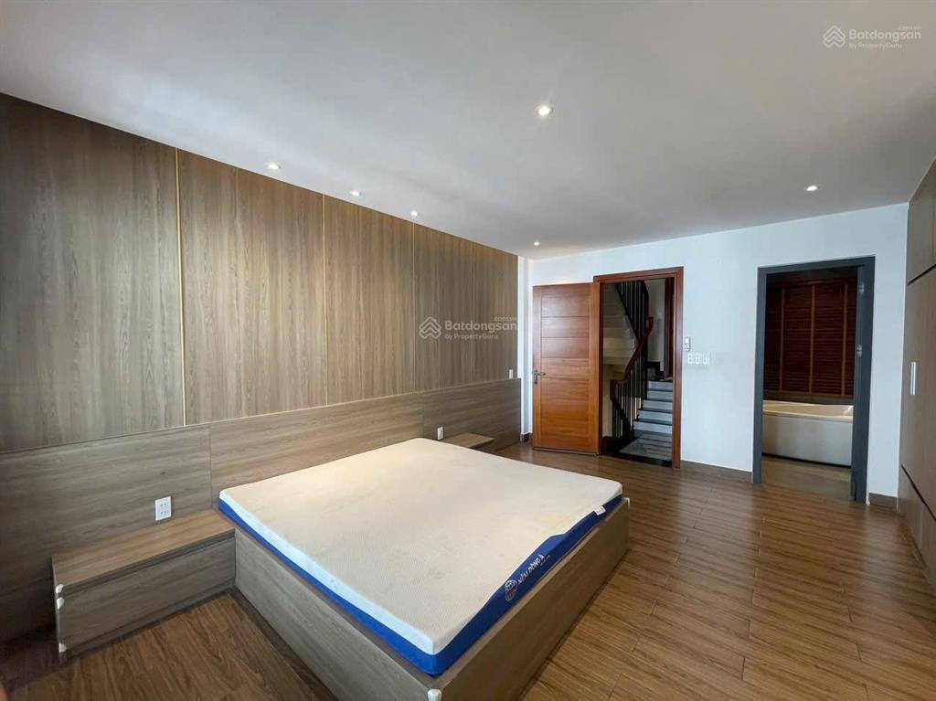 Nhà full nội thấthẻm xe hơinguyễn văn khối p8diện tích 5x19m 4 lầu4pn 5wc=25 tr/th