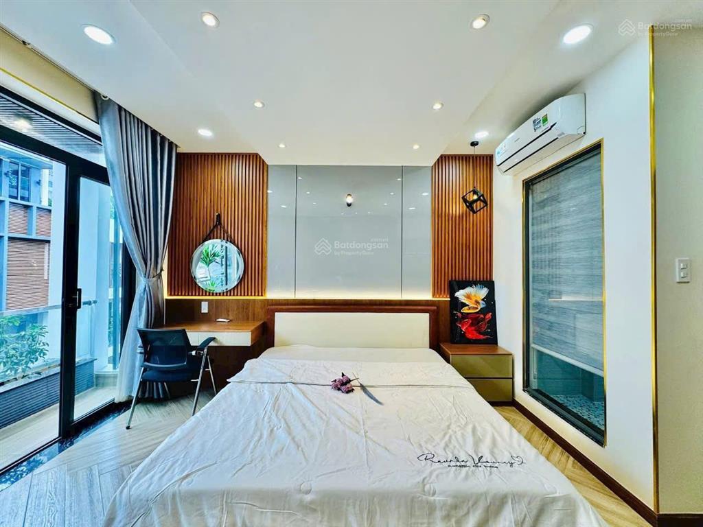 Cho thuê nhà full nội thất có thang máy nguyễn tư giản p12 4x18m 4 lầu 4pn 6wc 25 triệu