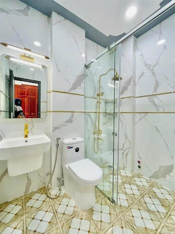 Nhà full nội thấtmặt tiền đường số 4 lê văn thọp16diện tích5x16m có thang máy5 lầu25 triệu