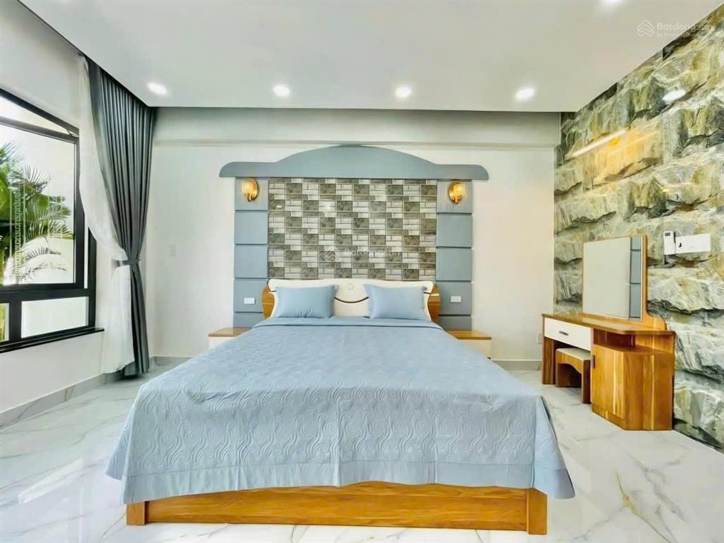 Nhà full nội thấtmặt tiền đường số 4 lê văn thọp16diện tích5x16m có thang máy5 lầu25 triệu