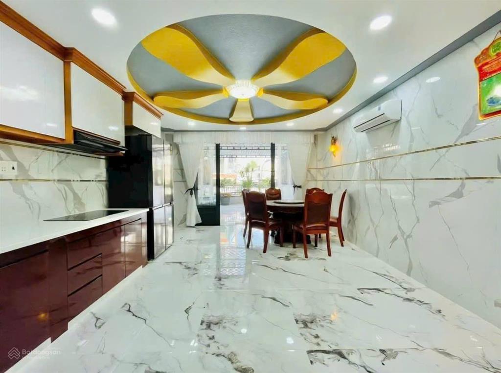 Nhà full nội thấtmặt tiền đường số 4 lê văn thọp16diện tích5x16m có thang máy5 lầu25 triệu