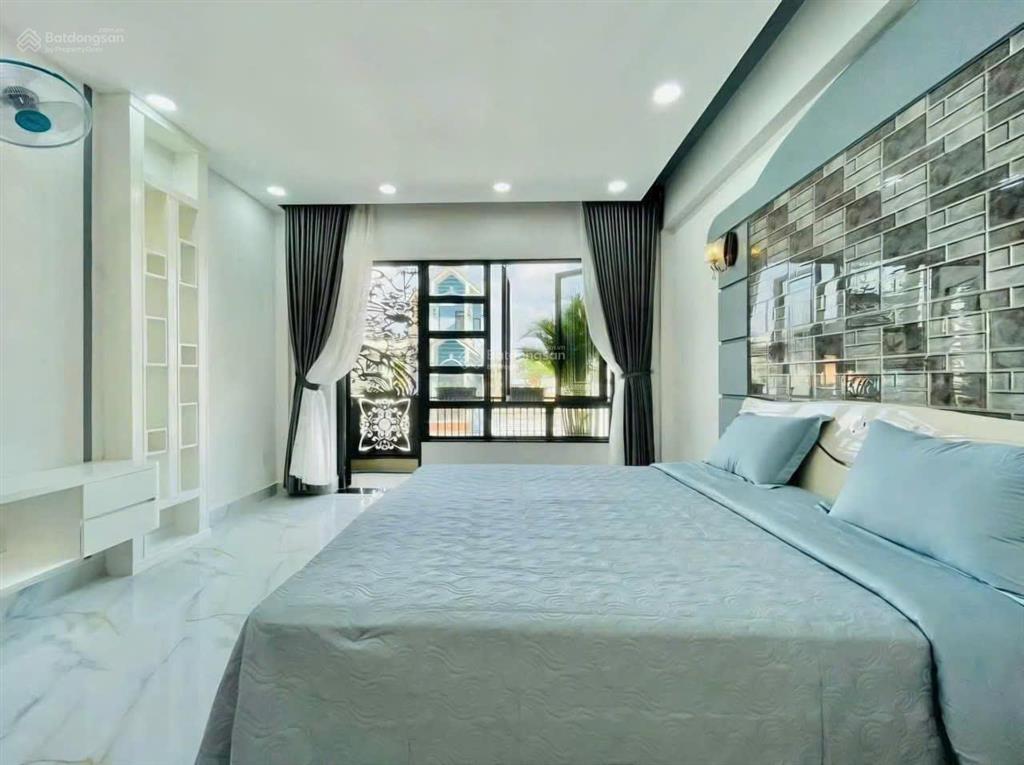 Nhà full nội thấtmặt tiền đường số 4 lê văn thọp16diện tích5x16m có thang máy5 lầu25 triệu