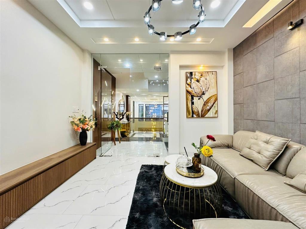 Nhà full nội thất khu cao cấp, nguyễn tư giản p12 dt 4x20m 4 lầu, thang máy, 5pn 7wc=28 triệu
