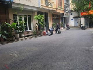 30m 3 tầng mt 3.8 m ngọc lâm,đường trước nhà ô tô tránh , dừng dỗ ngày đêm chỉ 11.9 tỷ