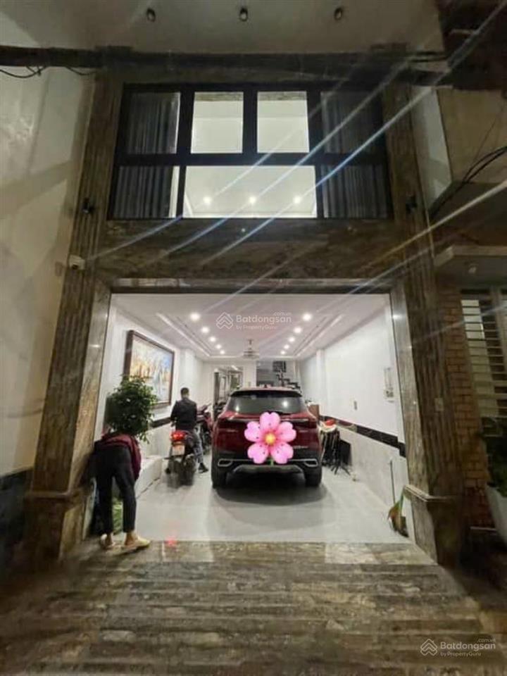 Vip 41 m 7 tầng mt 4.1m thang máy , full nội thất , 7 chỗ vào nhà , ngõ thông . trước nhà 16c chạy
